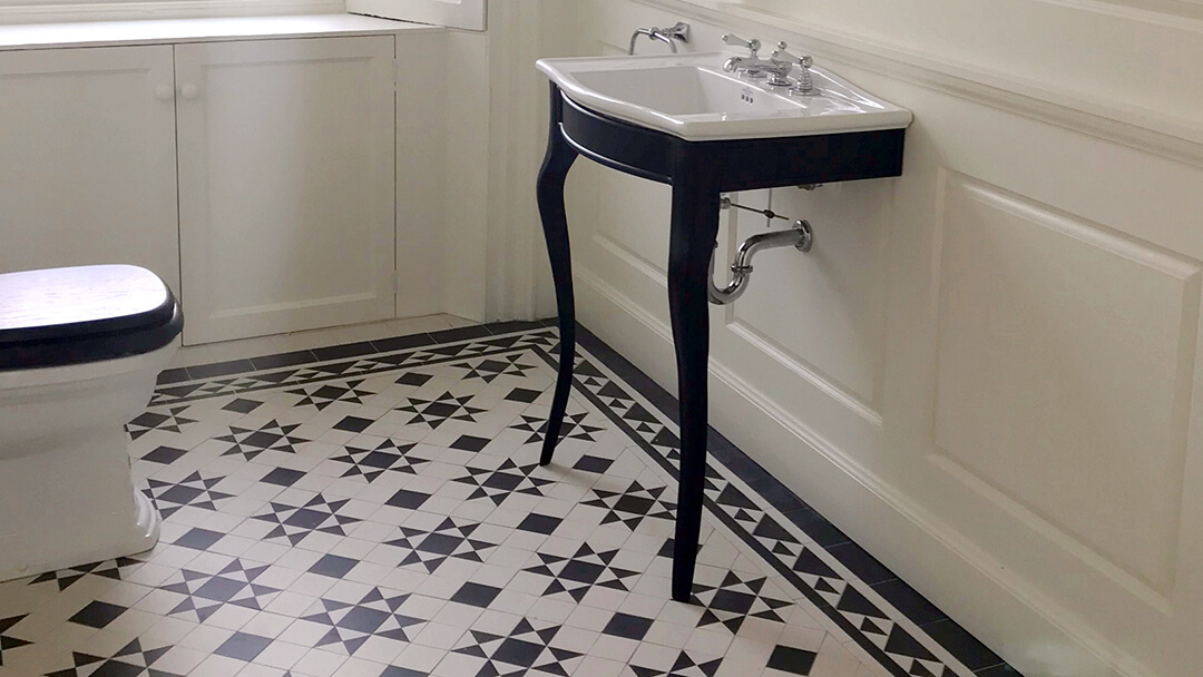 Georgian cloakroom floor tile design