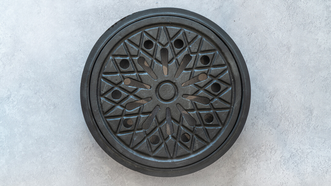 Cast iron cole hole cover with ventilated plate